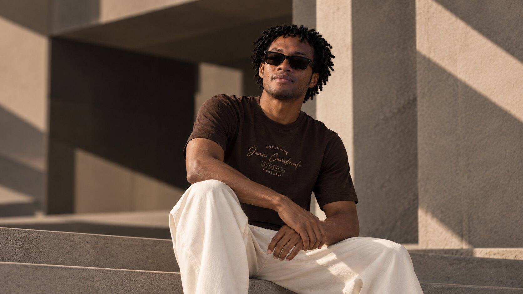 Juan Cuadrado con ropa de la colección Essentials